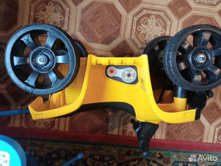 Квадроцикл от 1 года до 5 лет почти новый