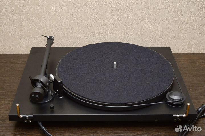 Проигрыватель винила Pro-Ject Essential II