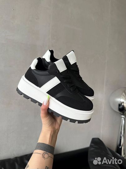 Кроссовки женские летние