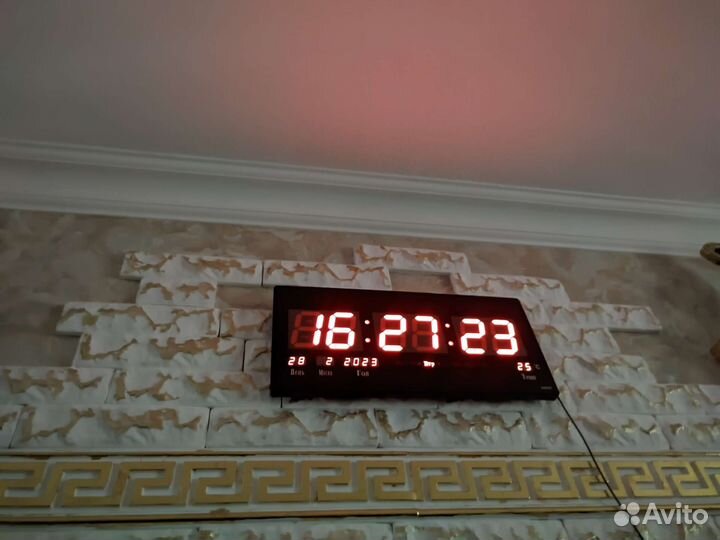 Часы с подсветкой для дома