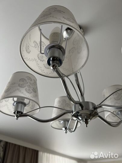 Люстра с абажуром