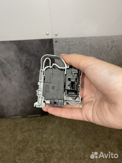 Устройство блокировки люка стиральной машины