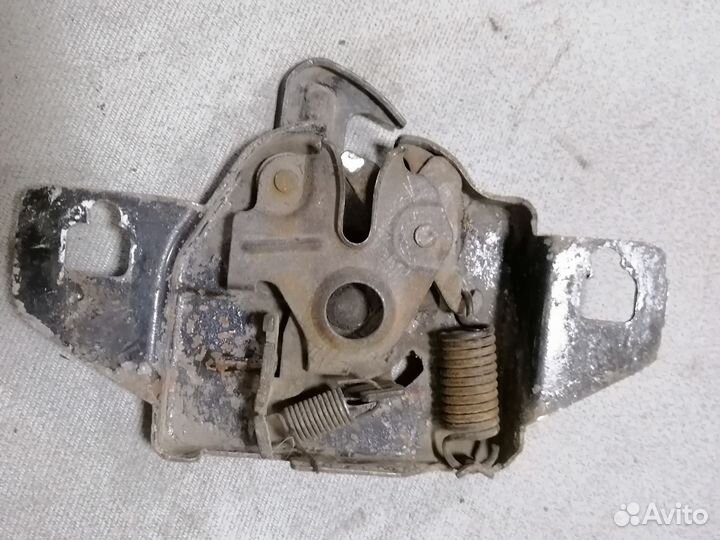 Замок капота Chrysler Concorde II 1998-2004