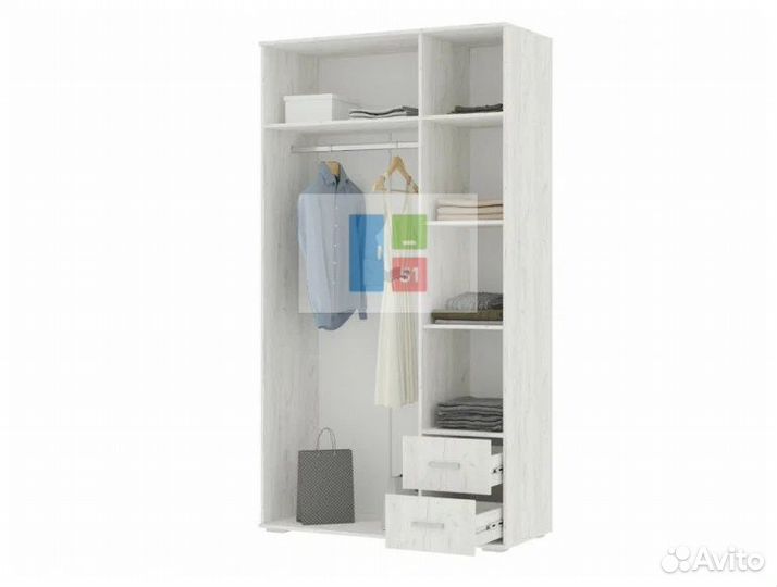 Шкаф трехстворчатый