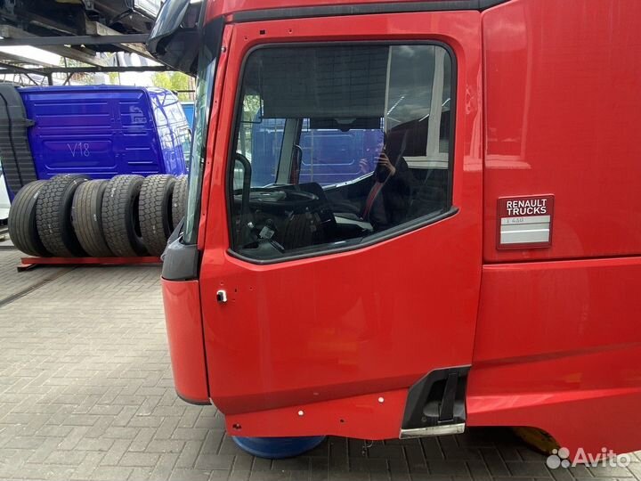 Дверь передняя левая Renault T