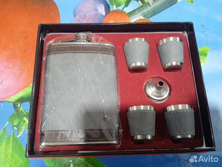 Подарочный набор фляжка 4 рюмки