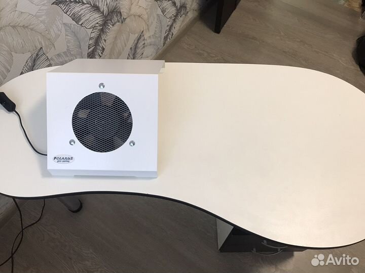 Стол для маникюра с вытяжкой