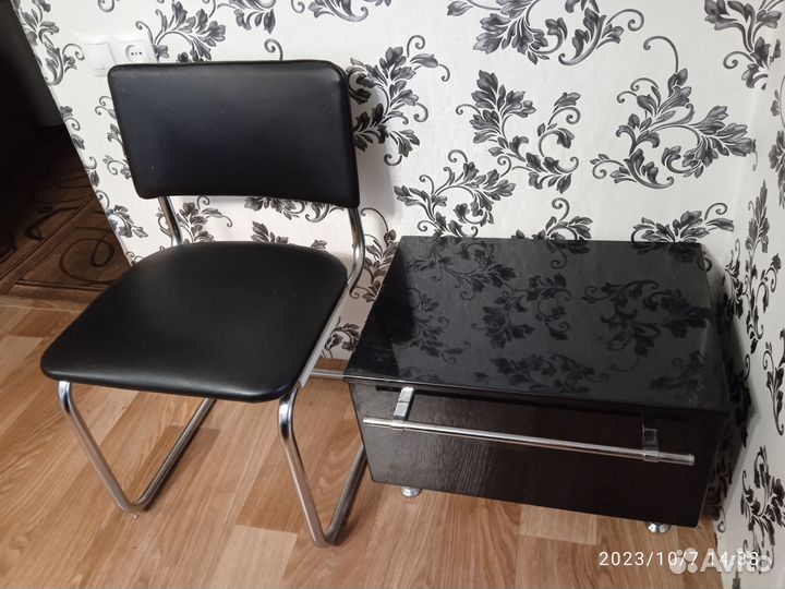 Тумба и стул