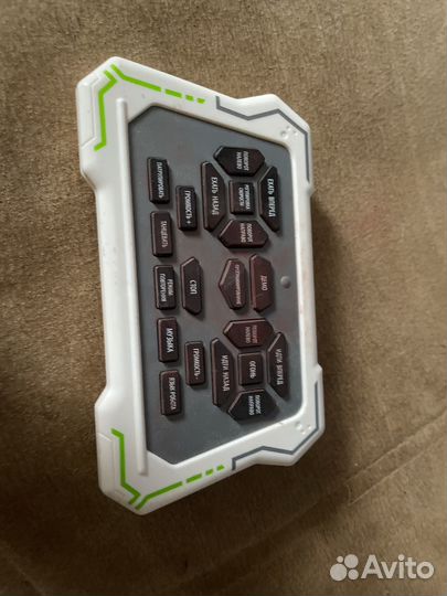 Робот на пульте управления