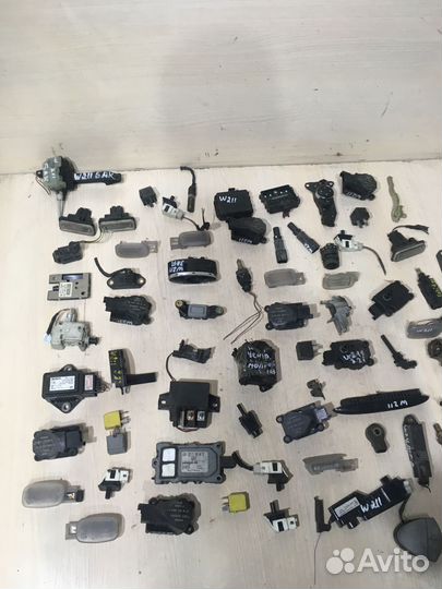 Датчик управления мерседес W211 2118213151