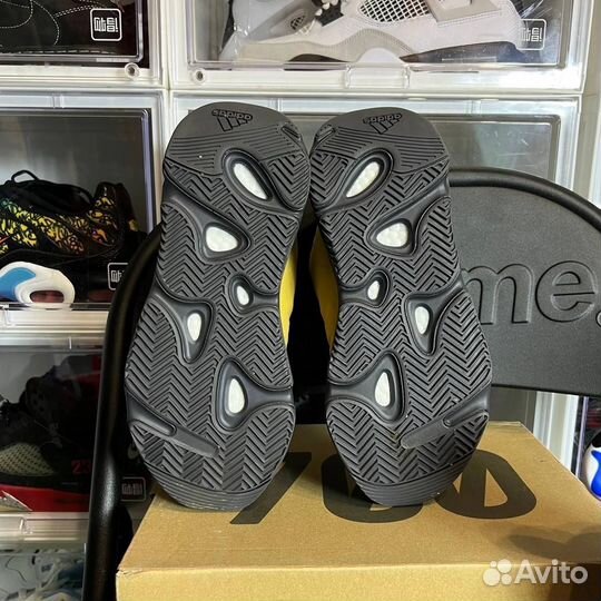 Кроссовки Adidas Yeezy 700 mnvn