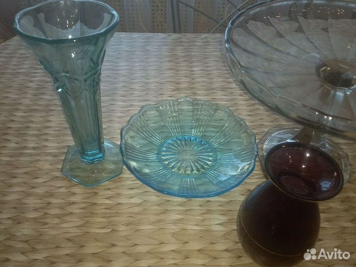 Старинные вазочки, цветное стекло, хрусталь