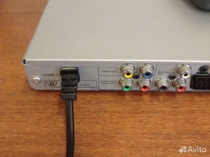 DVD плеер и два пульта philips