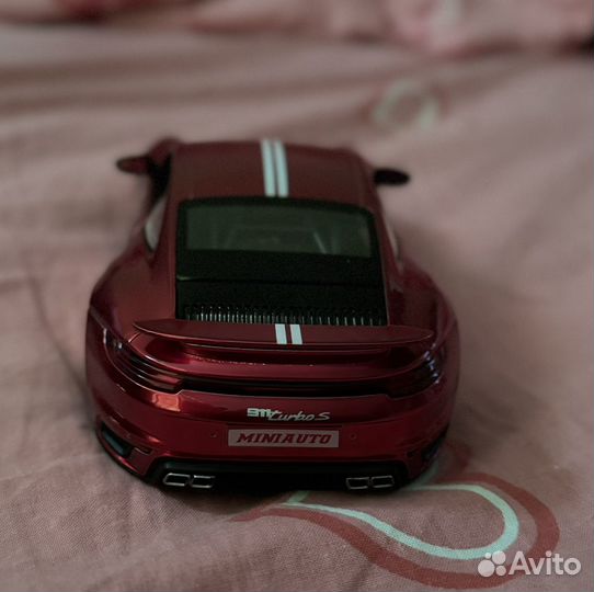 Модель автомобиля Porsche 911 Turbo S 1:24