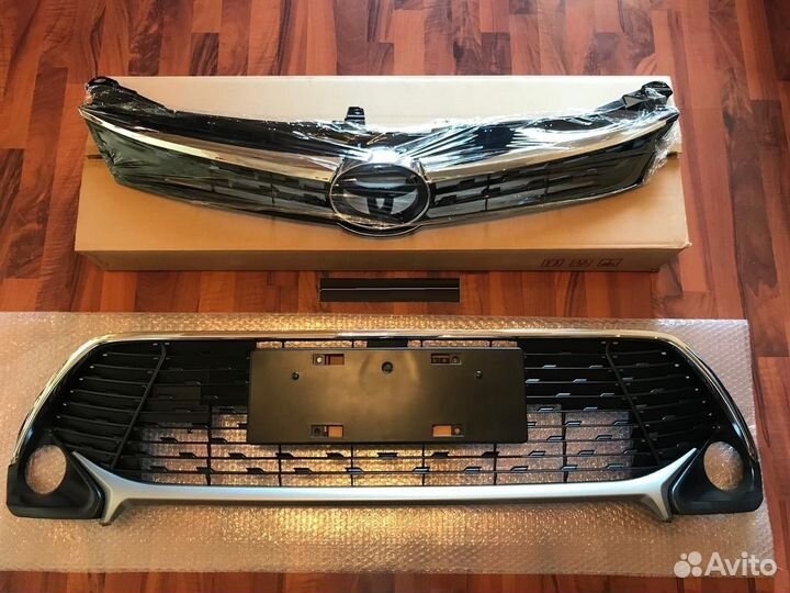 Camry 55 Решетка Exclusive рестайлинг O2QE6