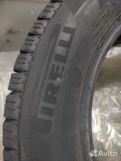 Pirelli Ice Zero FR 215/55 R16