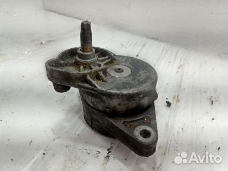 Натяжитель ремня Мерседес