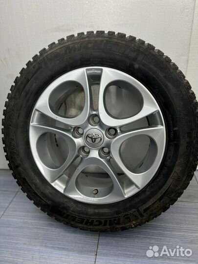 Оригинал. Toyota Camry 215/60r16