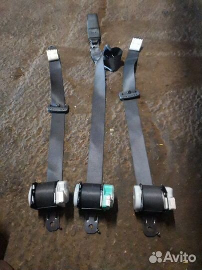Ремень безопасности задний Toyota Corolla 150
