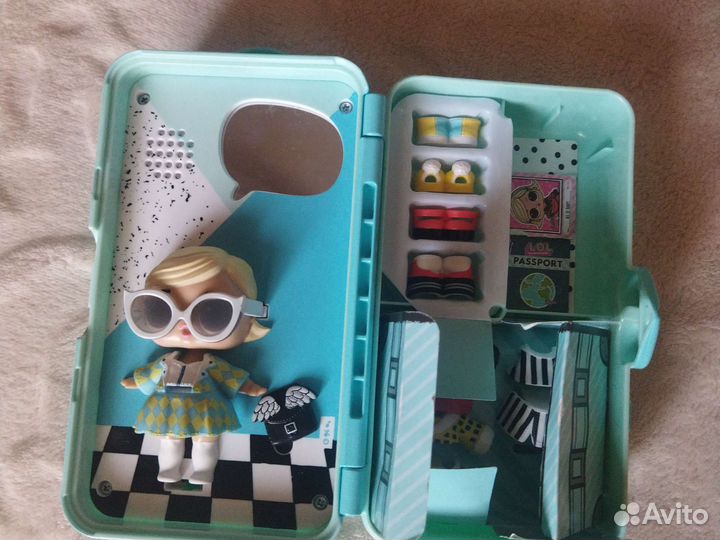 Чемодан с куклой Лол