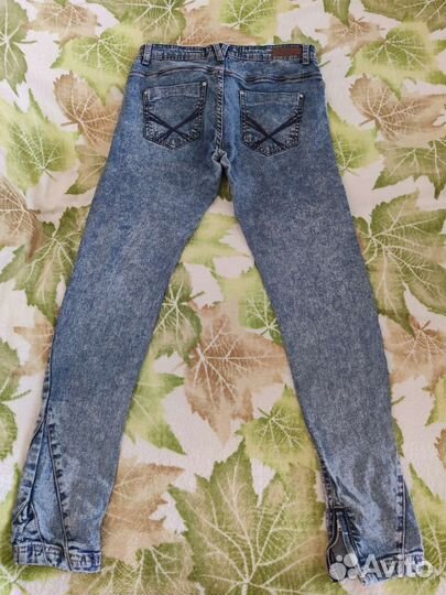 Джинсы женские