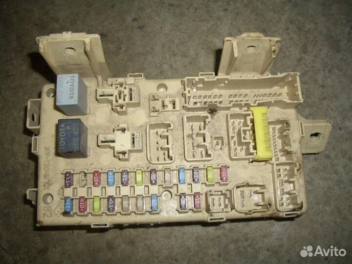 Блок предохранителей toyota Avensis II 2003-2008