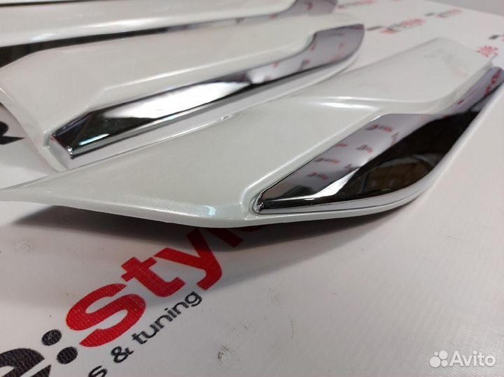 Молдинги дверей Toyota Land Cruiser 300 K1623