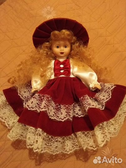 Кукла фарфоровая