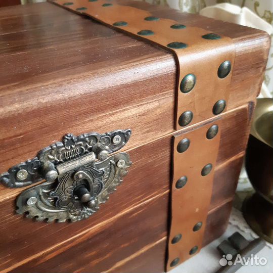 Сундук деревянный