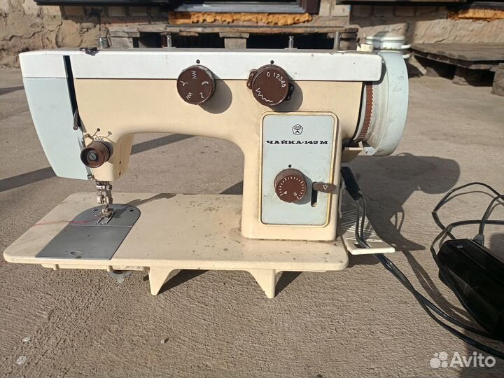 Швейная машинка чайка 142м