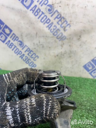 Корпус термостата Kia Rio 3 седан 1.6 G4FC 2011