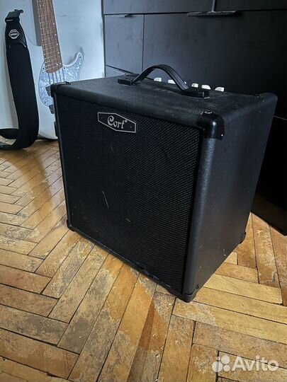 Басовый комбоусилитель Cort CM40B