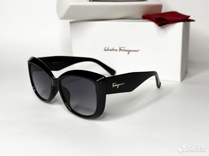 Солнечные очки Salvatore Ferragamo