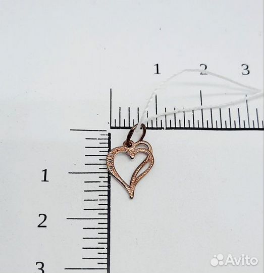 Золотая подвеска с камнем