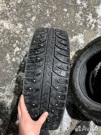 Bridgestone Blizzak Spike-01 195/65 R15 91T