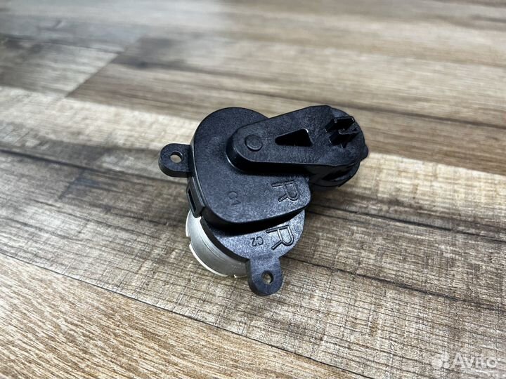 Мотор боковой щетки (R) Ecovacs Deebot Ozmo 900