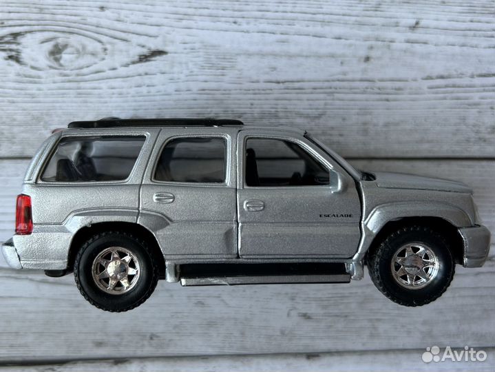 Модель автомобиля cadillac escalade машинка