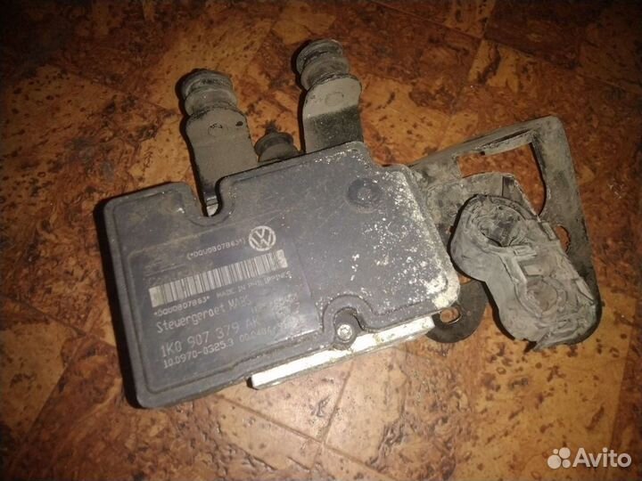 Блок ABS 1K0 907 379 AK Skoda Octavia 2010