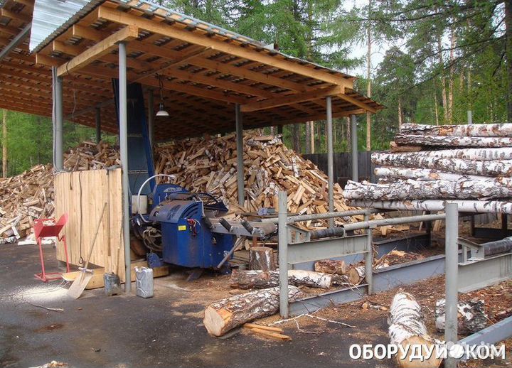 Дрова нарубленные и кора берёзовая