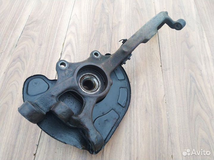 Кулак передний левый Mercedes W221 С216 4 Matic