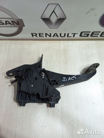 Педаль сцепления Renault duster