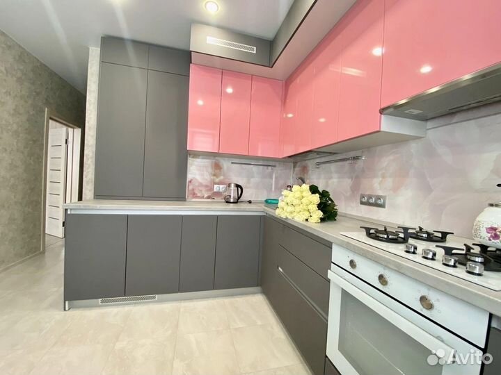 Кухня на заказ под потолок