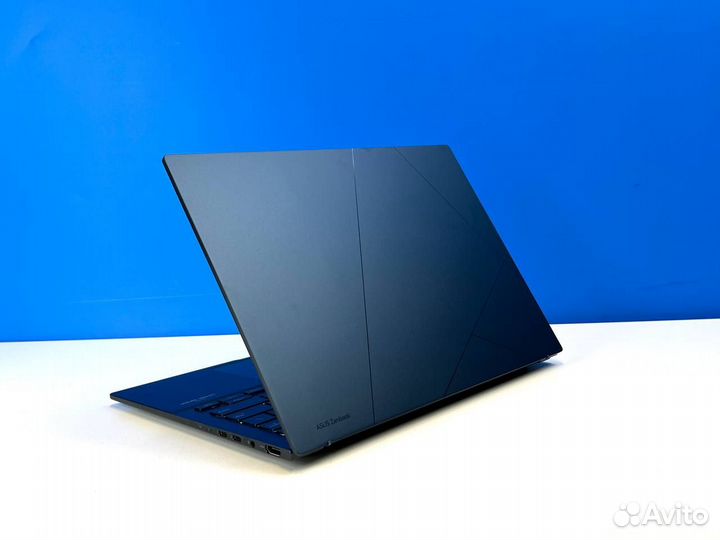 Asus Zenbook 14 oled UX3405 Intel Core Ultra