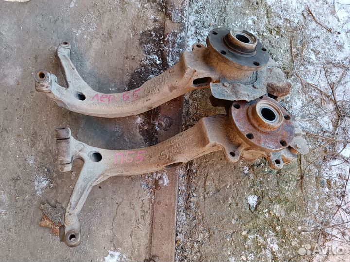 Передний поворотный кулак Passat B5 1.8