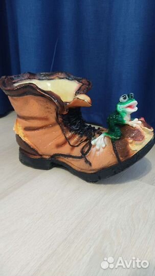 Садовая фигура Башмак с лягушкой