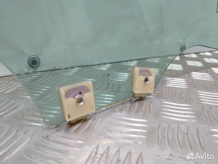 Стекло двери передней Mazda 3 BL (2008—2011)