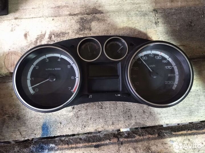 Щиток приборов Пежо 408 1.6 AT
