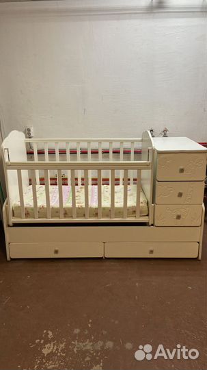 Детская кроватка трансформер с маятником