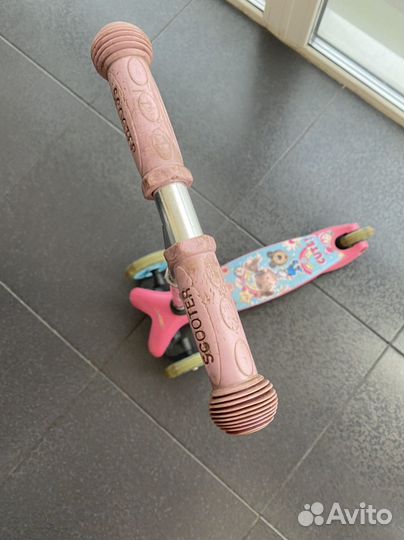 Самокат со светящимися колесами детский