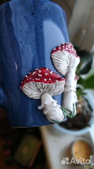 Кружка с декором из полимерной глины Мухоморы